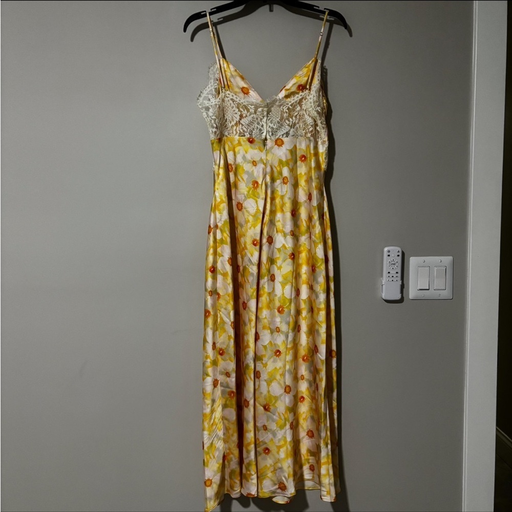 ASTR The Label Ivanna Floral Lace Maxi Dress Size L - Picture 5 of 7